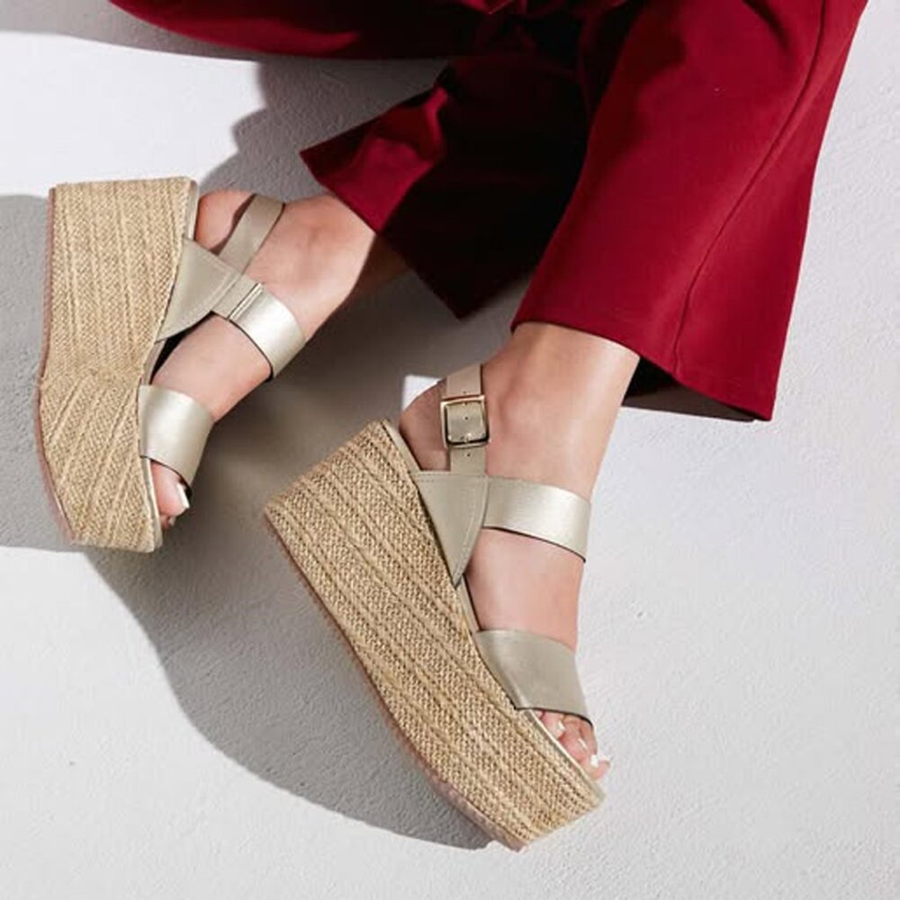 DAVID ISAAC Wedge PLATFORMS  🆕 Size 6style DALLAS Color: GOLD NWT
